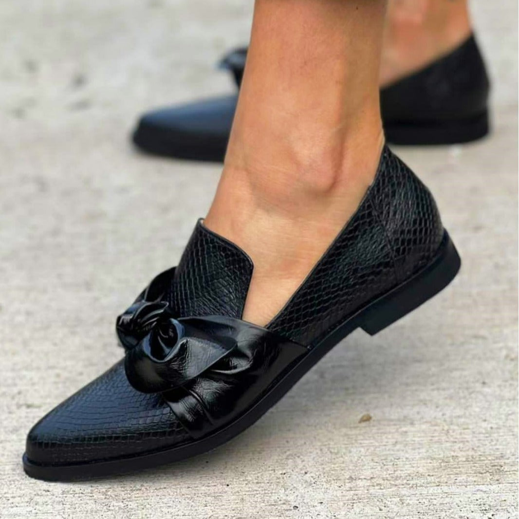 Spring And Autumn Pointed Toe Shallow Mouth Buckle Plus Size Casual Pumps Women