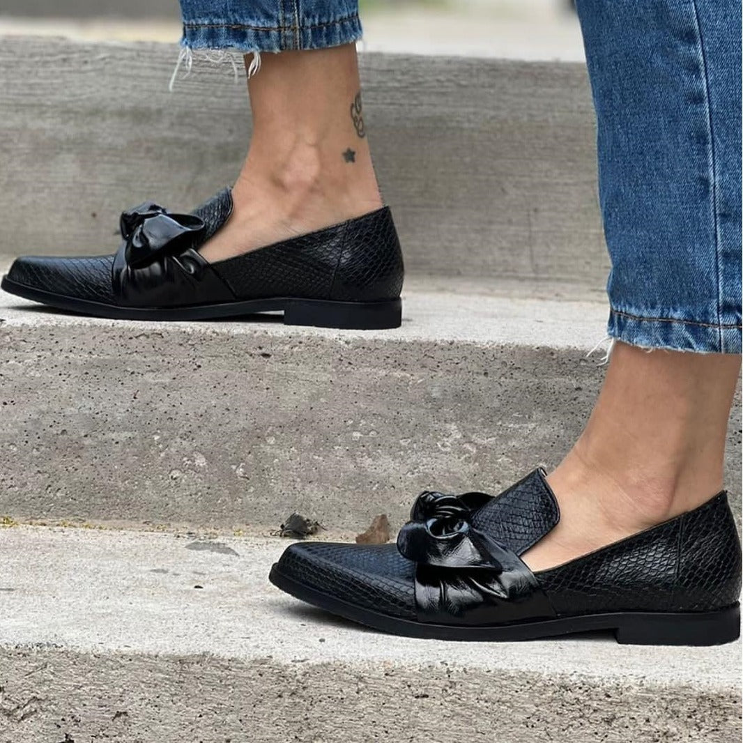 Spring And Autumn Pointed Toe Shallow Mouth Buckle Plus Size Casual Pumps Women